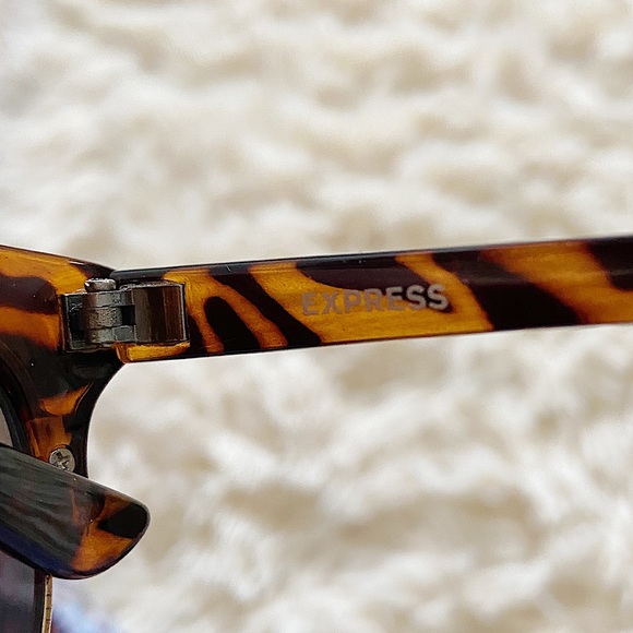 SOLD on Depop Express Sunglasses - Picture 4 of 4